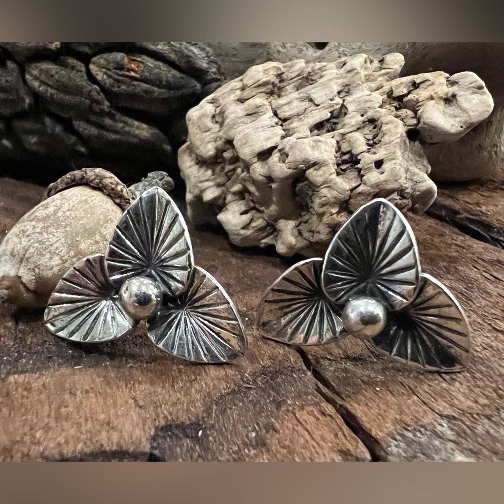 Danecraft Sterling Silver Earrings Leaves Screw Backs Leaf Oxidized Vintage